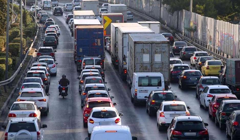Με πρόστιμο 400 ευρώ κινδυνεύουν 3.000.000 οδηγοί στην Ελλάδα. Ποιος είναι ο λόγος